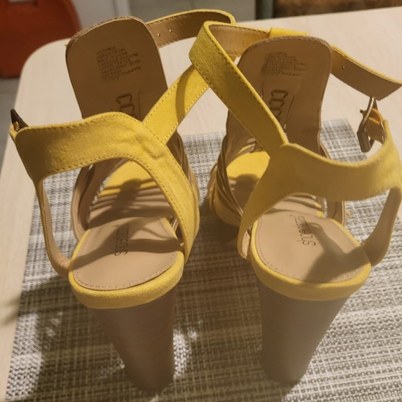 Shoe Dazzle Yellow Woven Platform Sandals - Picture 7 of 8